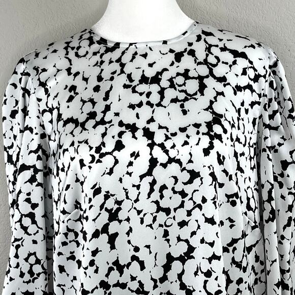 DKNY Black White Printed Ruched Sleeve Crewneck Relaxed Fit Blouse Top Small NWT - Picture 6 of 13